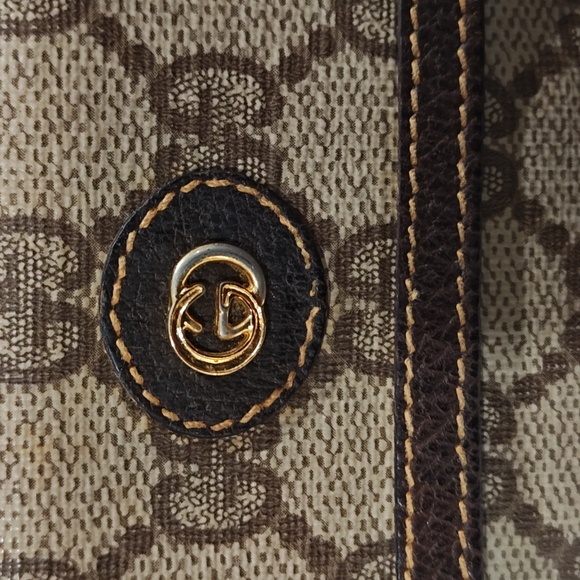 Vintage Gucci Coin Envelope - Picture 2 of 13